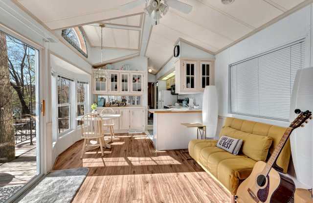 Lake view!! 1bedroom 1 bathroom Fully Furnished!! Move-in Ready!!! Gallery 4