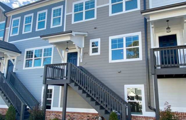 Townhome w/ 4 bed 3.5 baths close to Shallowford Rd and close to I-285  I-85 Access - 3779 Oxford Circle, DeKalb County, GA 30340