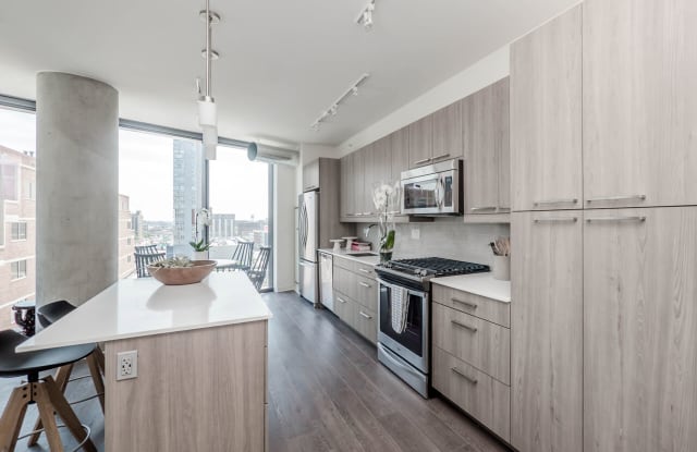 648 W Randolph St - 648 West Randolph Street, Chicago, IL 60661