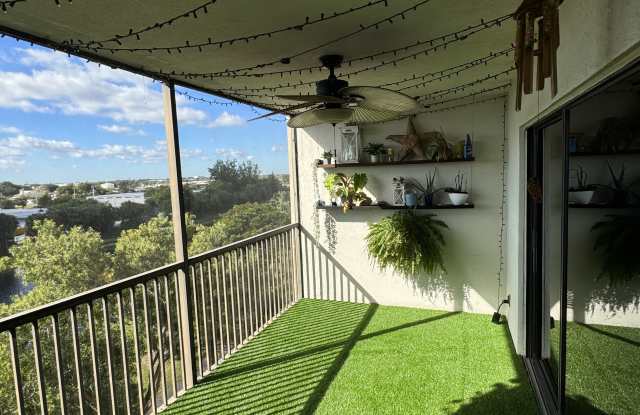 2202 S Cypress Bend Dr Gallery 2