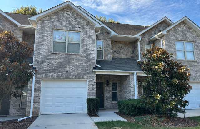 Charming 3-Bed / 2.5-Bath Townhome — Prime NW Greensboro! - 45 Four Farms Circle, Greensboro, NC 27410