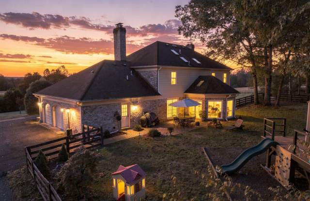 3470 PIN OAK Court Gallery 4