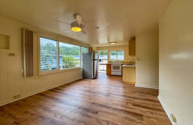 Available Now. Ahuimanu, 2 Parking, Yard, Lanai, Mountain Views. photos photos
