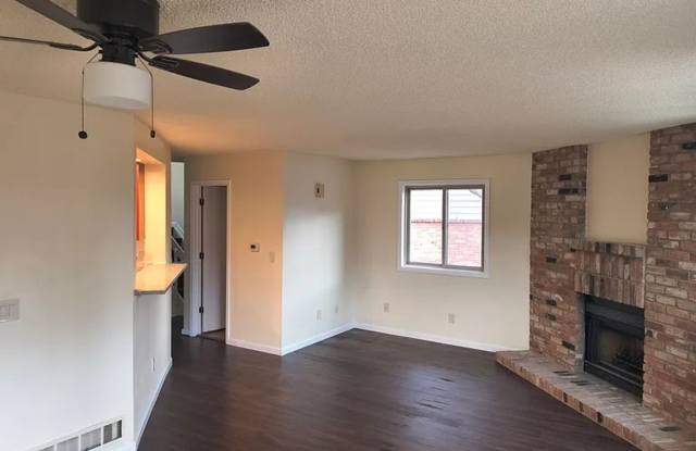 Charming 2BR Townhome in Aurora Gallery 4