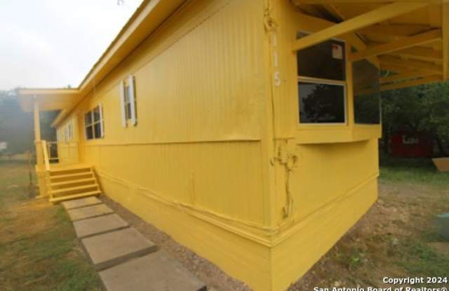 115 Randall Rd - 115 Randall Road, Lakehills, TX 78063