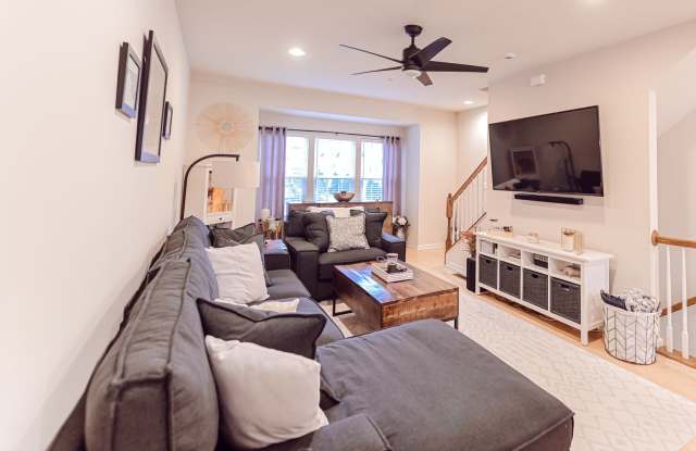 730 Macon St/2 Bedrooms, 2.5 Bath Gallery 1