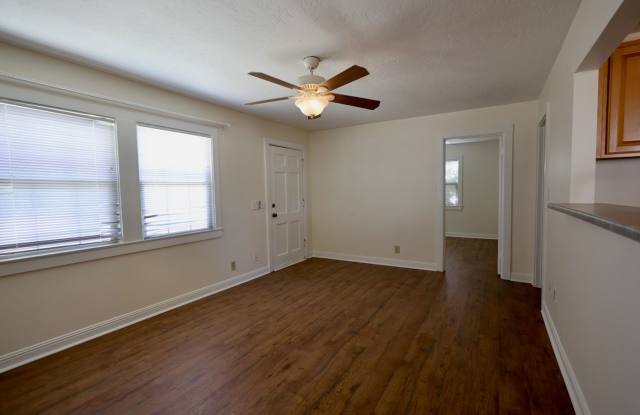Charming 2 Bedroom Near Historic Downtown Winters Gallery 4