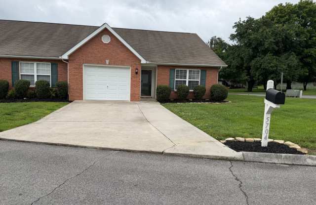 Knoxville 37918 - 2 bedroom, 2 bath Condo with attached 1-car garage - Contact Sharon Arnwine (865) 313-7215 photos photos