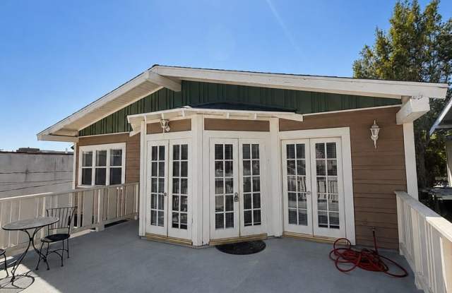One of a kind, spacious upstairs duplex in Uptown Whittier. No Pets. photos photos