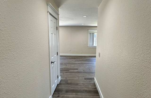 Costa Mesa Upgraded 4 bed 2 bath House in Prime location Gallery 3