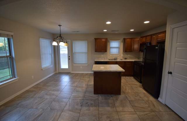3 Bedroom, 2 Bath, 2 Car Garage Home! Large Corner Lot Gallery 3