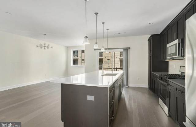 906 LAKEVIEW Court unit: 31 Upper photos photos