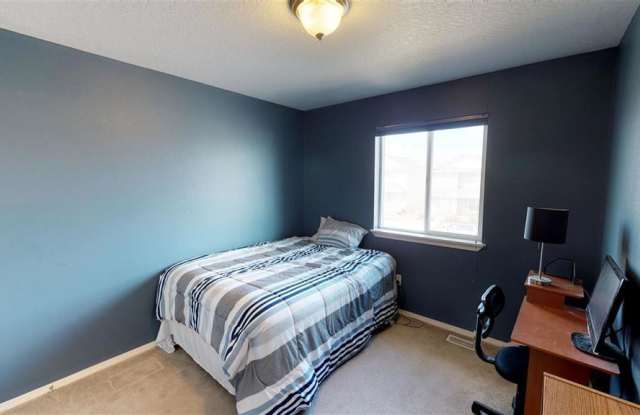 3 Bedroom, 2.5 Bath on sunnyside hill! Gallery 4