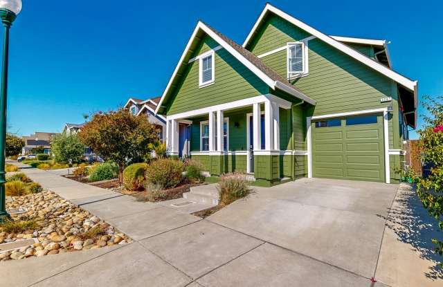Bright and Beautiful 3 Bedroom, 2.5 Bathroom Single Family Home! Garbage Included! Gallery 4