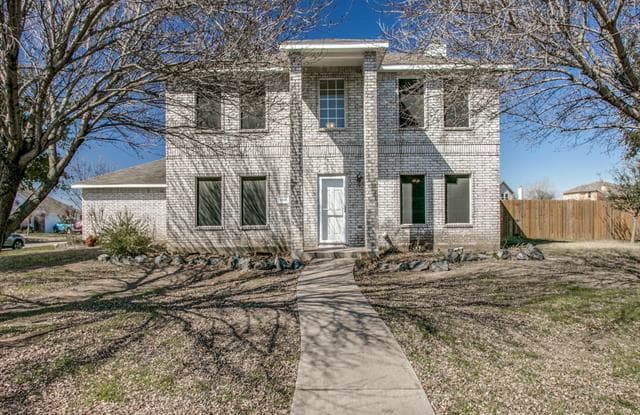 1001 Summit Drive - 1001 Summit Drive, Justin, TX 76247