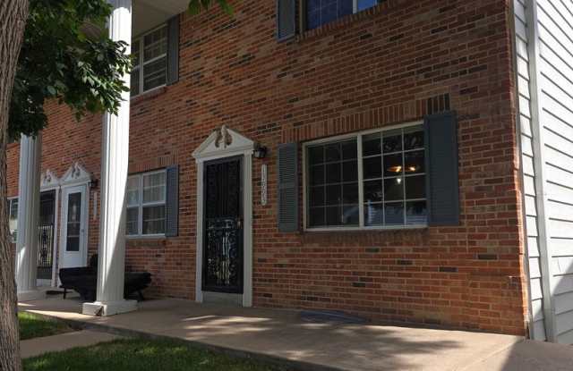 Great 3 Bedroom Townhouse In Aurora! photos photos