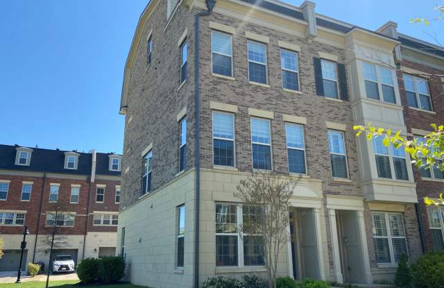 Spacious 3 Bedroom Townhouse in National Harbor! - 818 Admirals Way, National Harbor, MD 20745