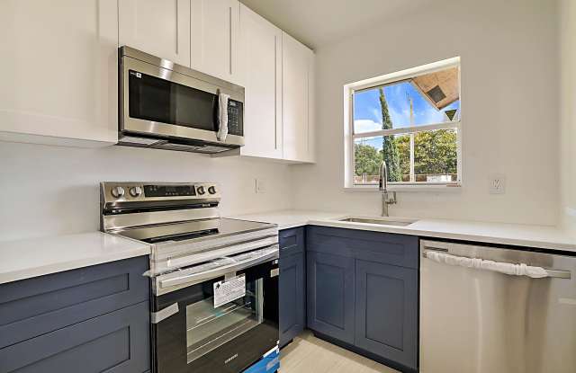 320 NE 42nd Street photos photos