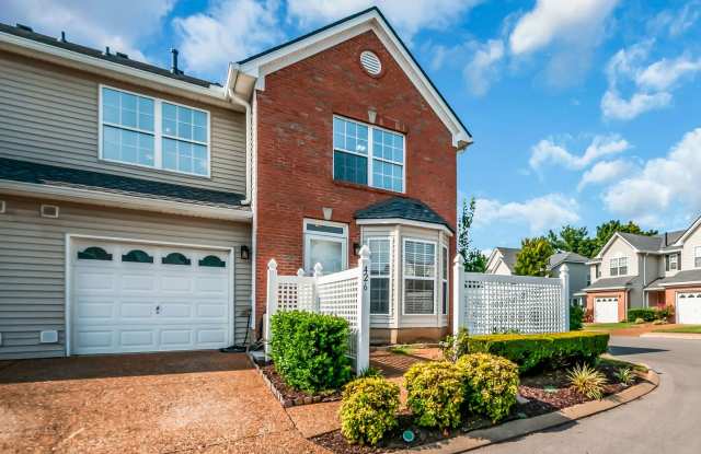 Charming Townhome Living in Fieldstone Farms Gallery 1