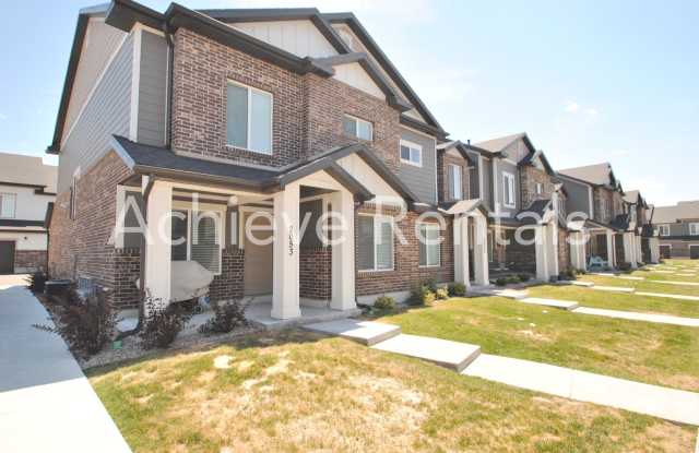 Beautiful End-Unit Townhome | Premium Location Near USU photos photos