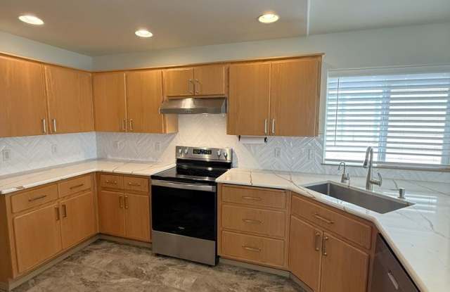 3-Bedroom Ranch with A/C, 2-Car Garage & Fenced Backyard! Gallery 3