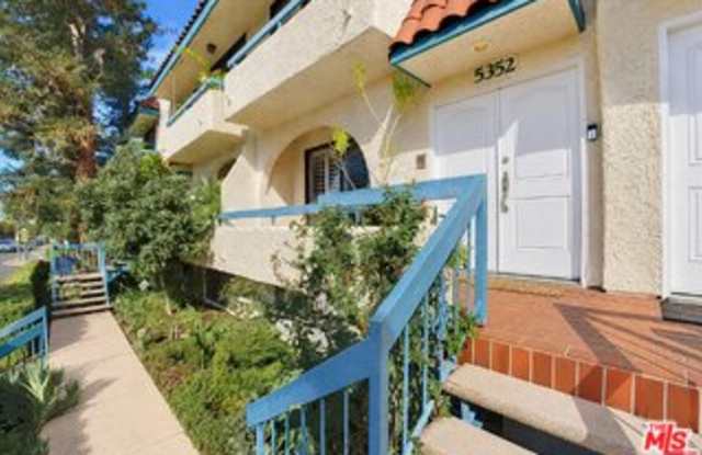 5352 Zelzah Avenue Gallery 3