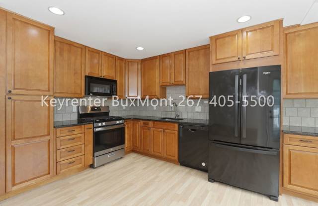 Spacious Townhome with Garage & Finished Basement in Newtown Grant Gallery 3