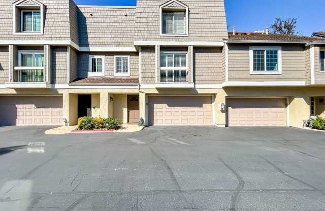 Beautiful 2BD/2.5BA Townhome W/ A/C and Attached Garage in Bay Ho! photos photos