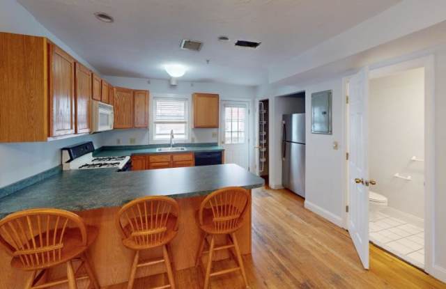 122 West 7th St. photos photos