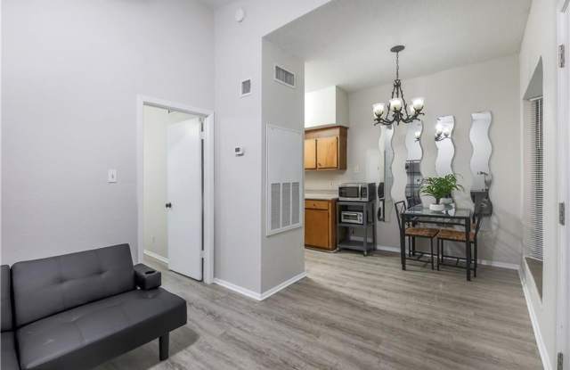 Furnished 1x1 North Campus Apartment on Guad photos photos