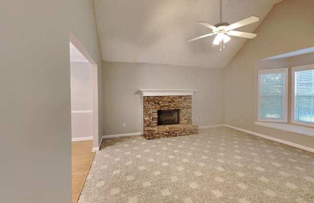5775 Rolling Oaks Circle Gallery 3