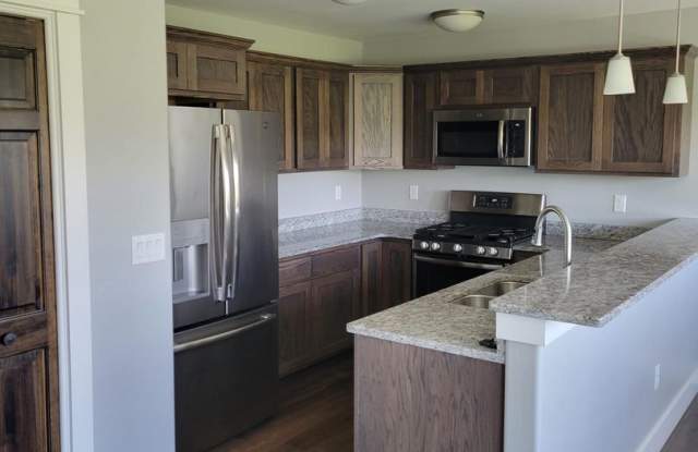 3 Bedroom, 2 1/2 Bathroom Townhouse -2 weeks free rent with 1-year lease- photos photos