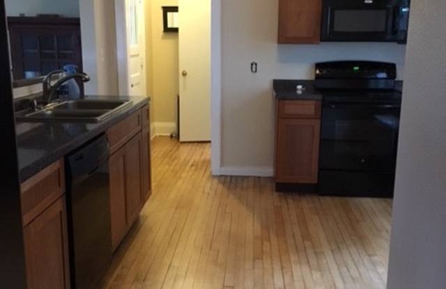 AVAILABLE JULY - 4 BED 2 BATH Gallery 4