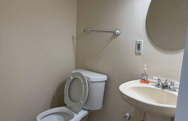 9400 SILVER METEOR Court Gallery 3