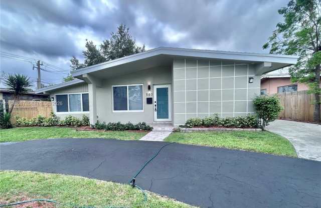 580 NE 177th St photos photos