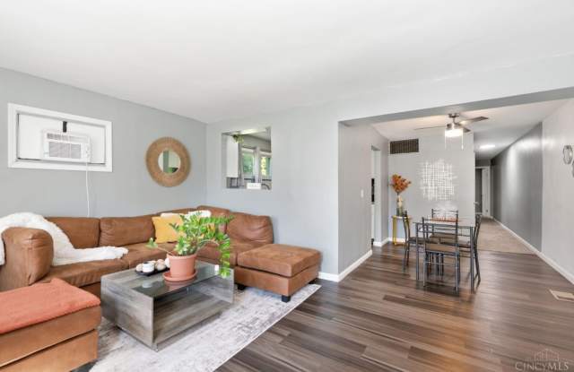 8269 Sandy Lane Gallery 3
