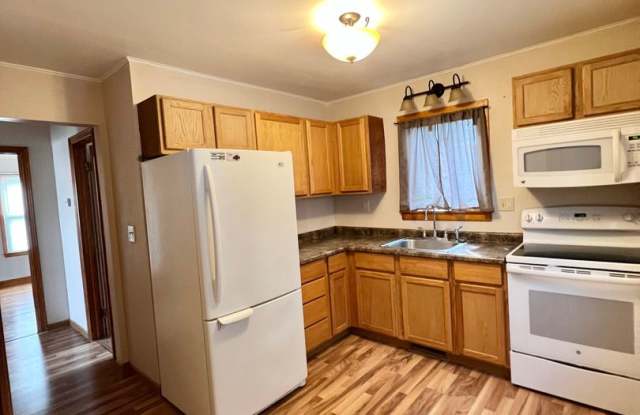 Spacious 2 Bedroom 1 Bath Single Family Home With Central Air- Available Now! Gallery 4