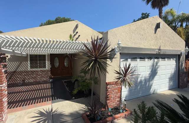 Gorgeous 3B/2BA House w/ Swimming Pool, A/C  Vaulted Ceilings! - 7913 Deerfield Street, San Diego, CA 92120