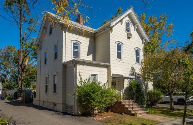 33 Monroe Pl Gallery 1
