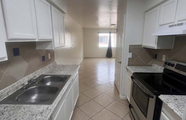 3925 East Blacklidge Drive - 4 photos photos 3925 East Blacklidge Drive - 4 photos photos