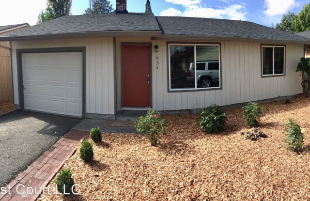 934 NE 21st Ave - 934 Northeast 21st Avenue, Hillsboro, OR 97124