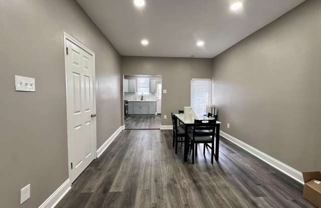 136 W CLARKSON Avenue Gallery 3