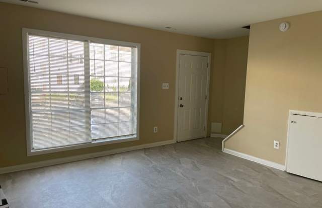 3-Bedroom, 1.5 Bathroom Townhouse in Rosedale Gallery 3
