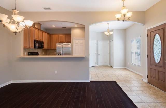 Your New Home Awaits: 3BR Townhome with Lake & Conservation Views Gallery 3