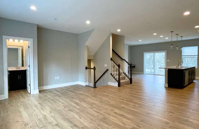 AVAILABLE NOW! New Construction 3 Bedroom Town Homes! Gallery 4