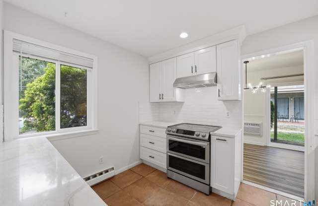 377 Glenbrook Road Gallery 4