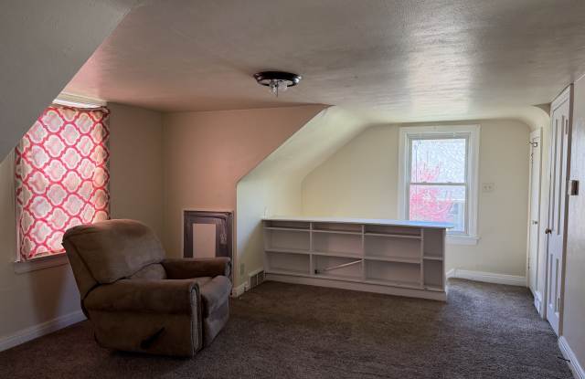 2434 1/2 Mcmillan Ct Gallery 4