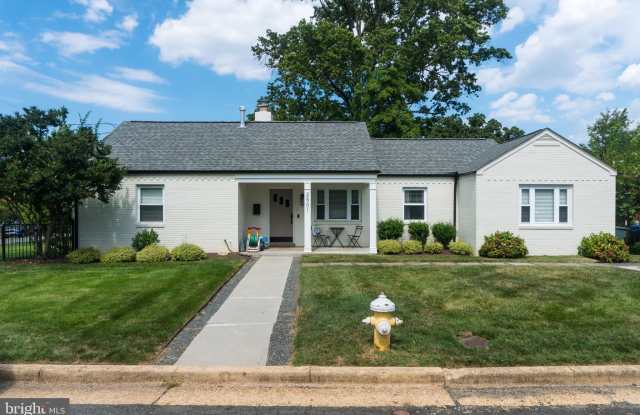 2501 CREST Street photos photos