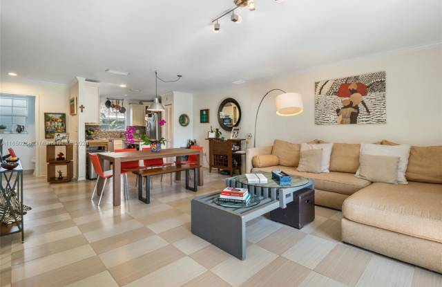 978 Northwest North River Drive Gallery 3