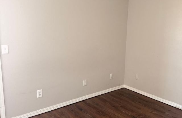 350 W Aldrich Gallery 4
